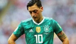 厄齐尔最新爆料新闻视频,最新爆料视频揭露足球圈惊人内幕